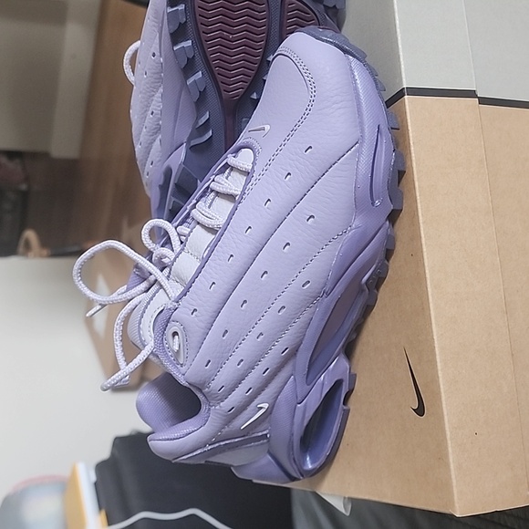 Nike shoes - Picture 2 of 4